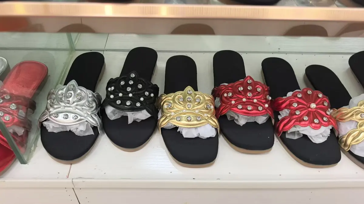Beaded women slipper for wholesale footwear buyers