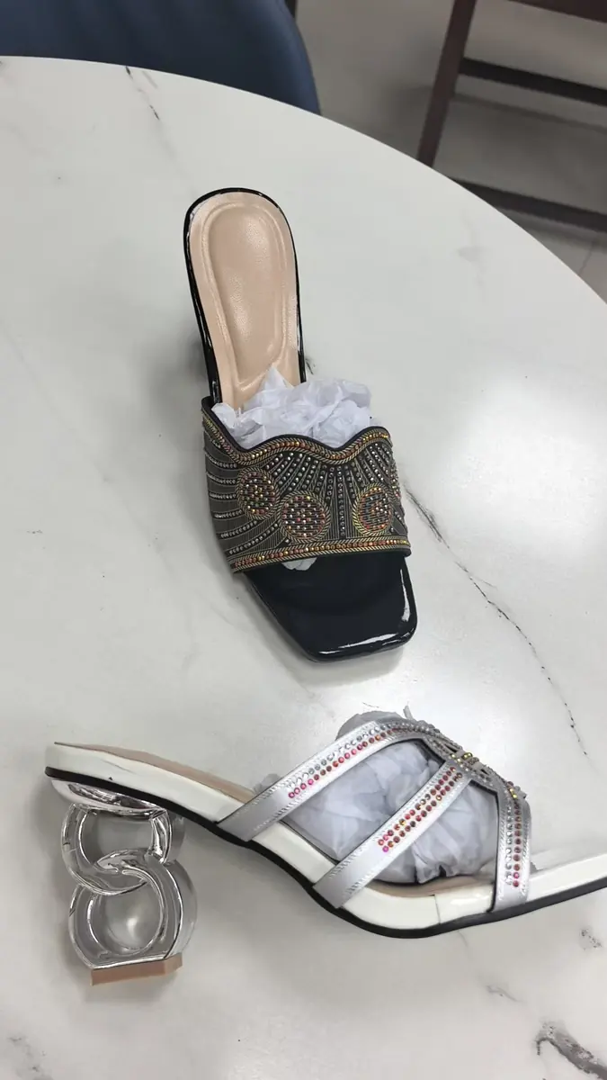 Custom women sandal for wholesale footwear buyers